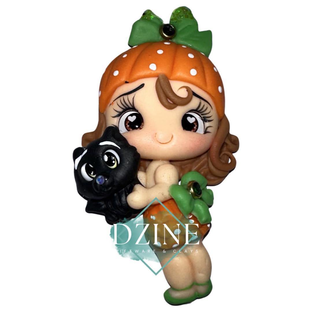 Pumpkin outfit with cat