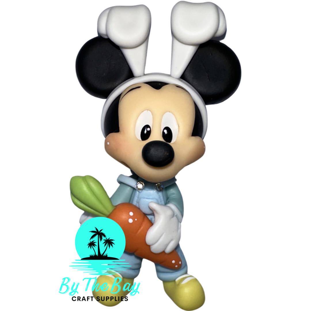 Mr mouse holding carrot