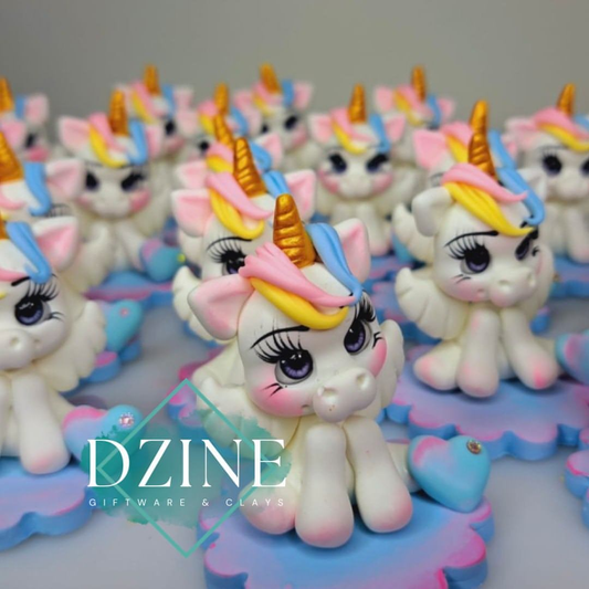Unicorn topper with blue heart (6.5cm)
