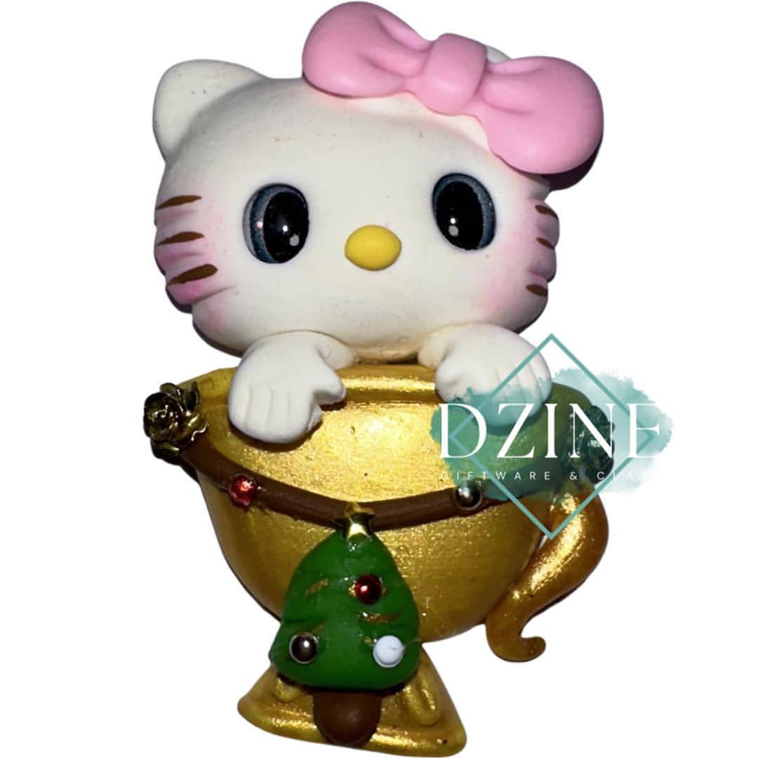 Christmas Kitty in gold cup